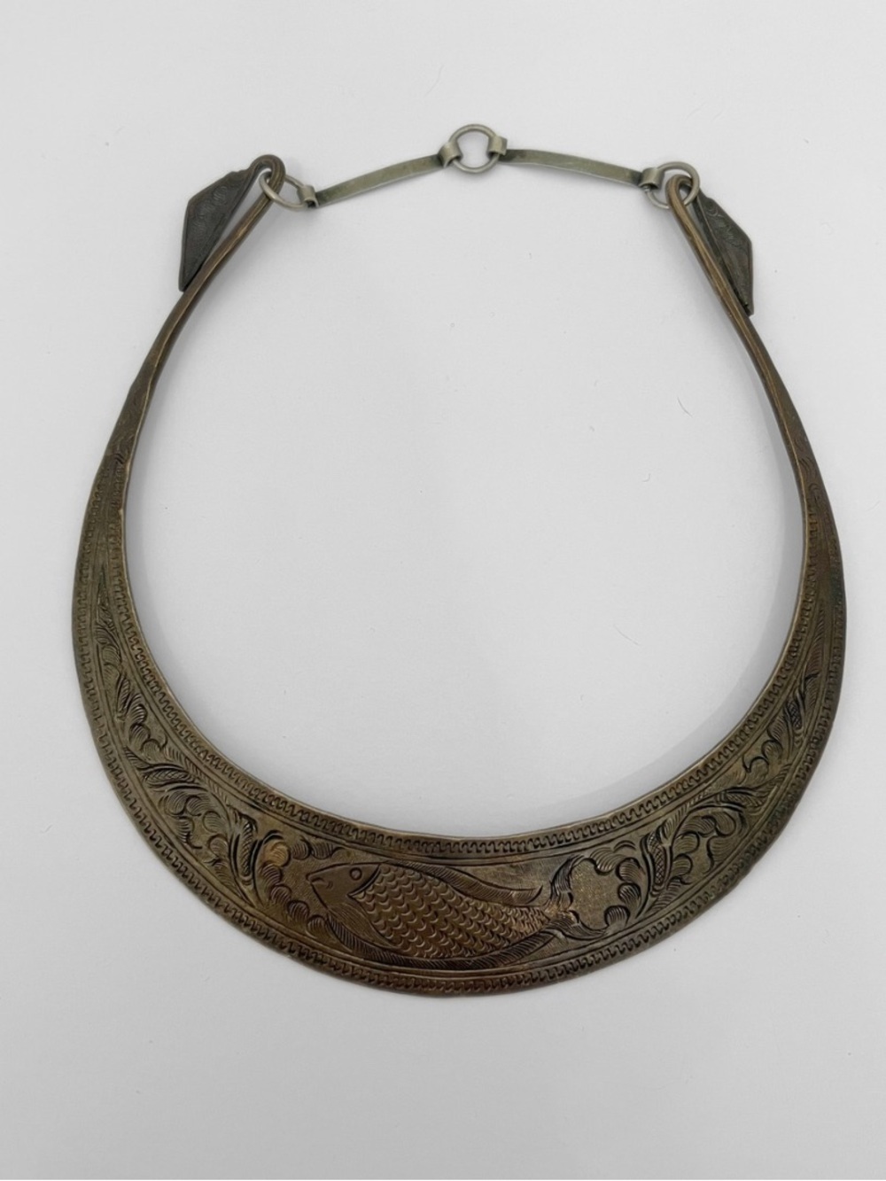 Antique-Style Etched Fish Collar Necklace in Aged Brass